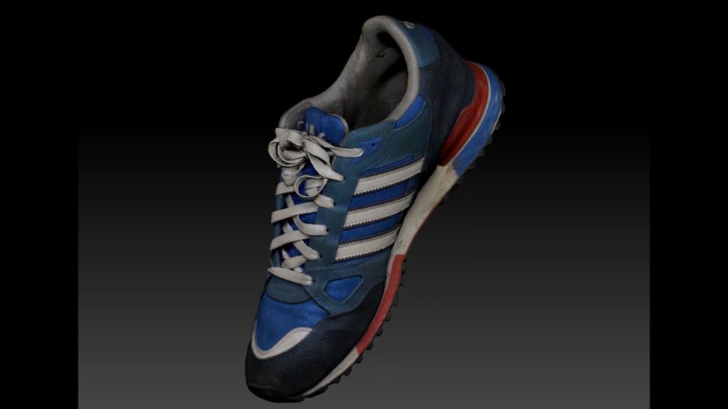 Der 3D-CT-Scan des Adidas-Schuhs und die Photogrammetrie zur Erstellung eines 3D-Farbmodells werden fusioniert.