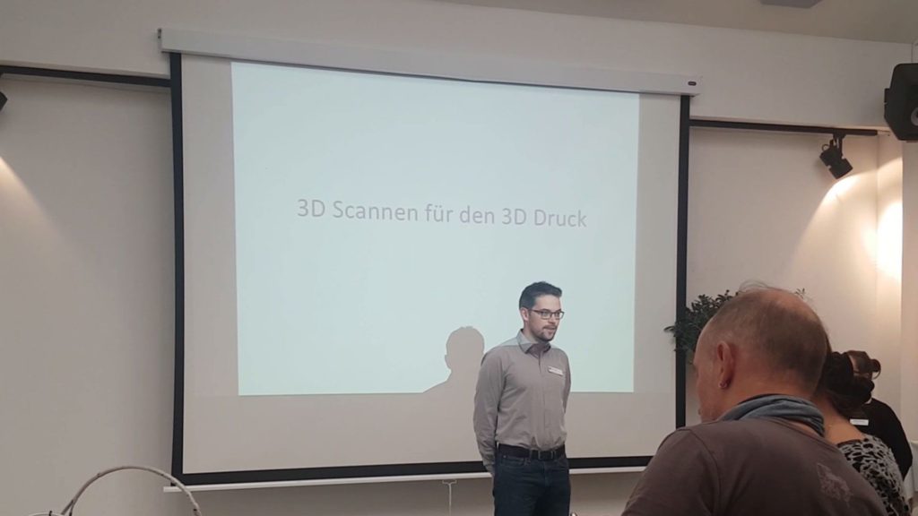 Swann Rack hält einen Vortrag über 3D-Scannen im Sustainable Desing Center.